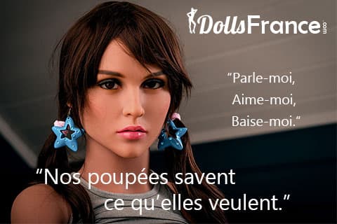 poupée X brune avec des couettes