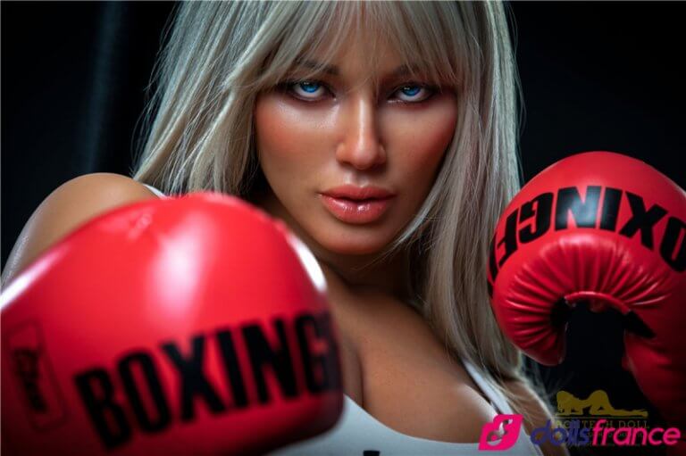 Poupée x gants de boxe